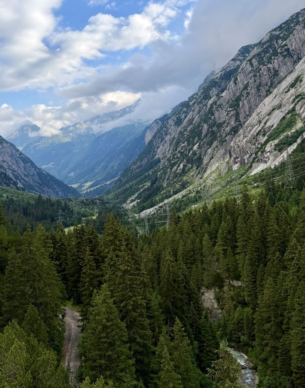 Ausblick Hängebrücke bei der Gelmerbahn